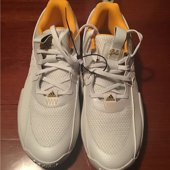 Dame Certified  basketball shoes - Picture 2 of 3